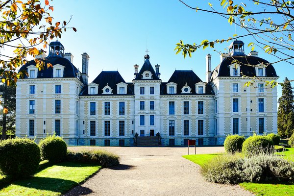 Comment organiser une visite des châteaux de la Loire à vélo?