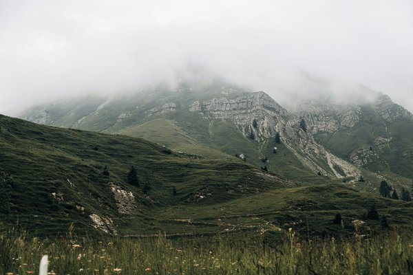 Quels sont les meilleurs endroits pour des retraites de méditation en montagne au Népal?